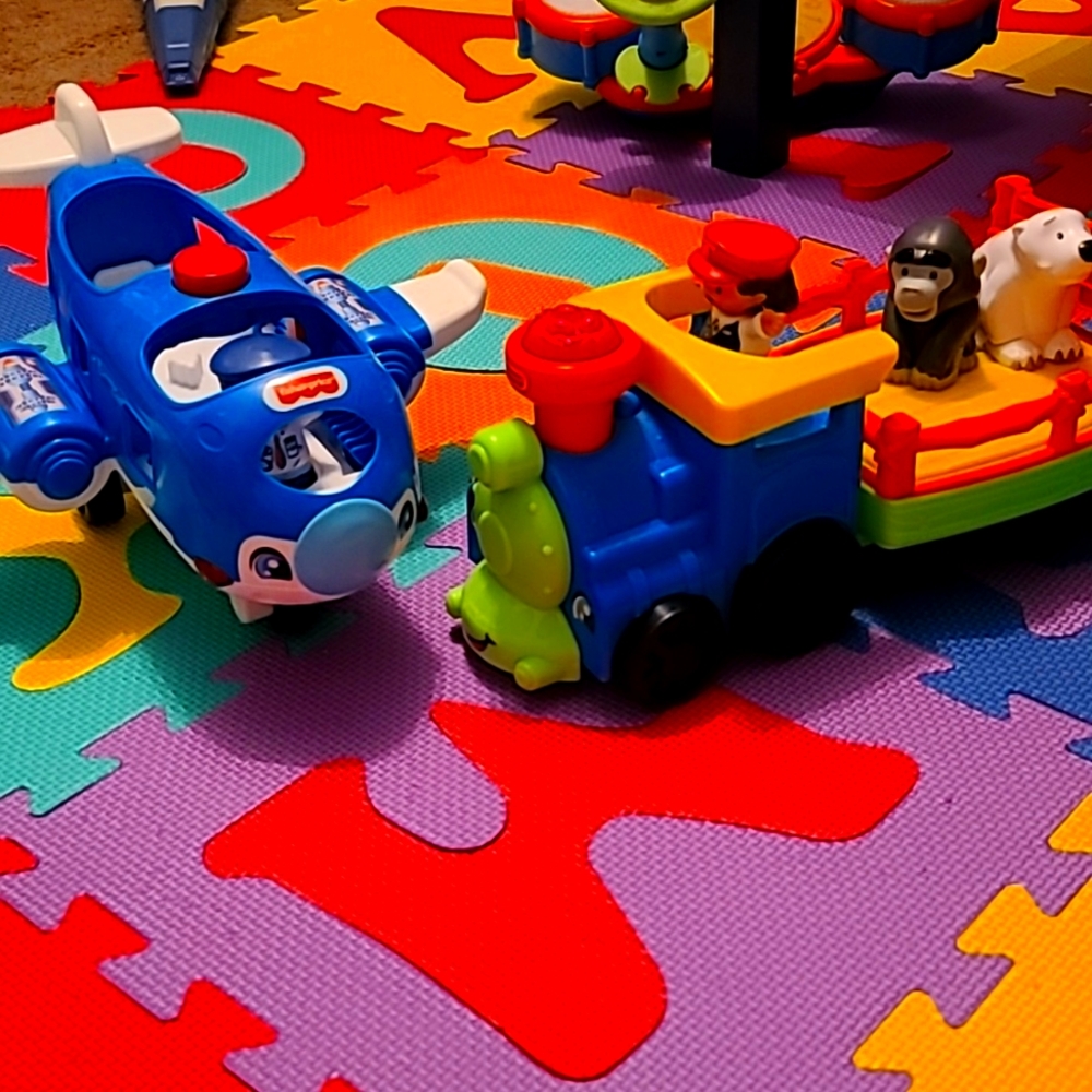 Fisher Price Little People Zoo Train and Plane